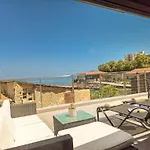 Charming Old Tannery House With Spacious Veranda And Stunning Sea View! Ferienhaus