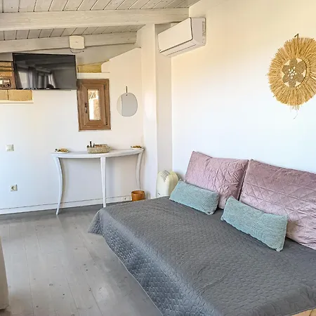 بيت للعطل Charming Old Tannery House With Spacious Veranda And Stunning Sea View! خانيا