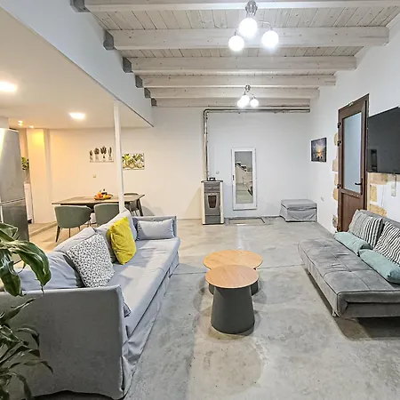 Charming Old Tannery House With Spacious Veranda And Stunning Sea View! La Canée