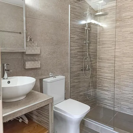 Charming Old Tannery House With Spacious Veranda And Stunning Sea View! Hébergement de vacances La Canée