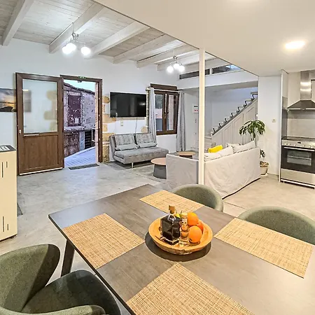 Dom wakacyjny Charming Old Tannery House With Spacious Veranda And Stunning Sea View! *