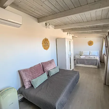 펜션 Charming Old Tannery House With Spacious Veranda And Stunning Sea View! 하니아