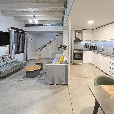 펜션 Charming Old Tannery House With Spacious Veranda And Stunning Sea View!