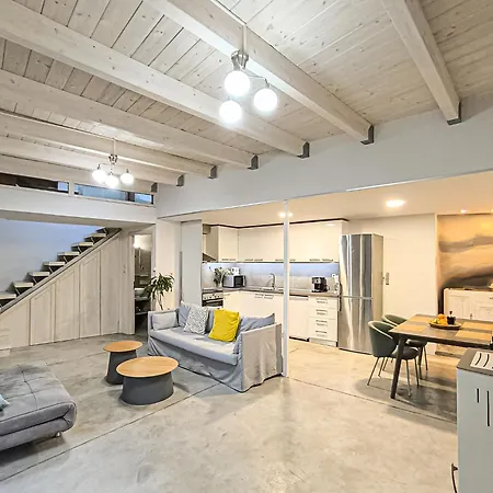 펜션 Charming Old Tannery House With Spacious Veranda And Stunning Sea View! *