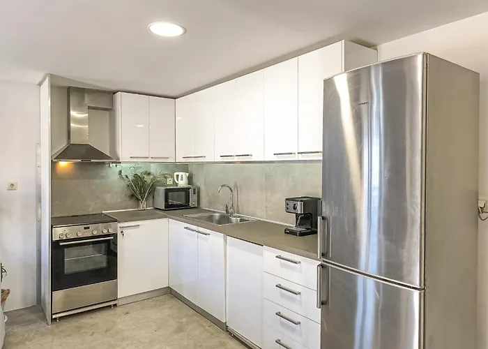 Дом отдыха Charming Old Tannery House With Spacious Veranda And Stunning Sea View! Ханья