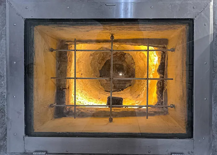 Дом отдыха Charming Old Tannery House With Spacious Veranda And Stunning Sea View!