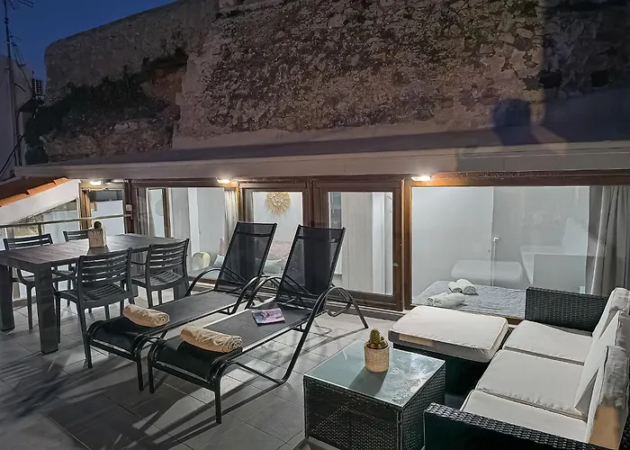 Дом отдыха Charming Old Tannery House With Spacious Veranda And Stunning Sea View! *