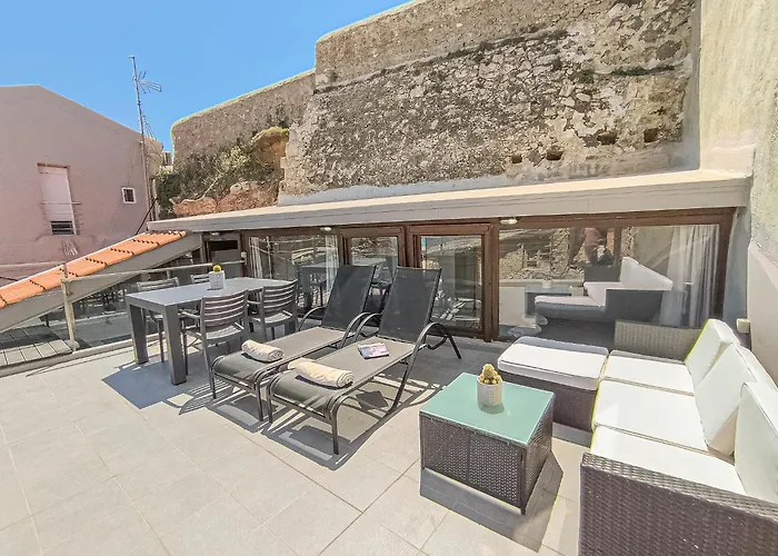 Дом отдыха Charming Old Tannery House With Spacious Veranda And Stunning Sea View! *